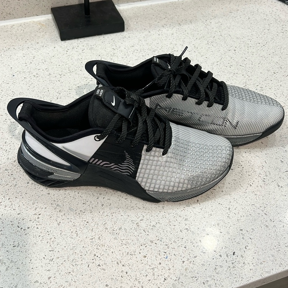 Women’s Nike Metcon 8 flyease premium